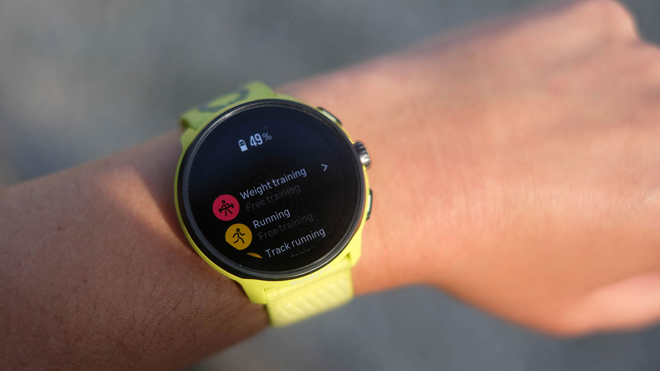 A close-up picture of the workout selection in the Suunto Run watch