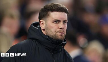 Fabian Hurzeler in a black rain coat.