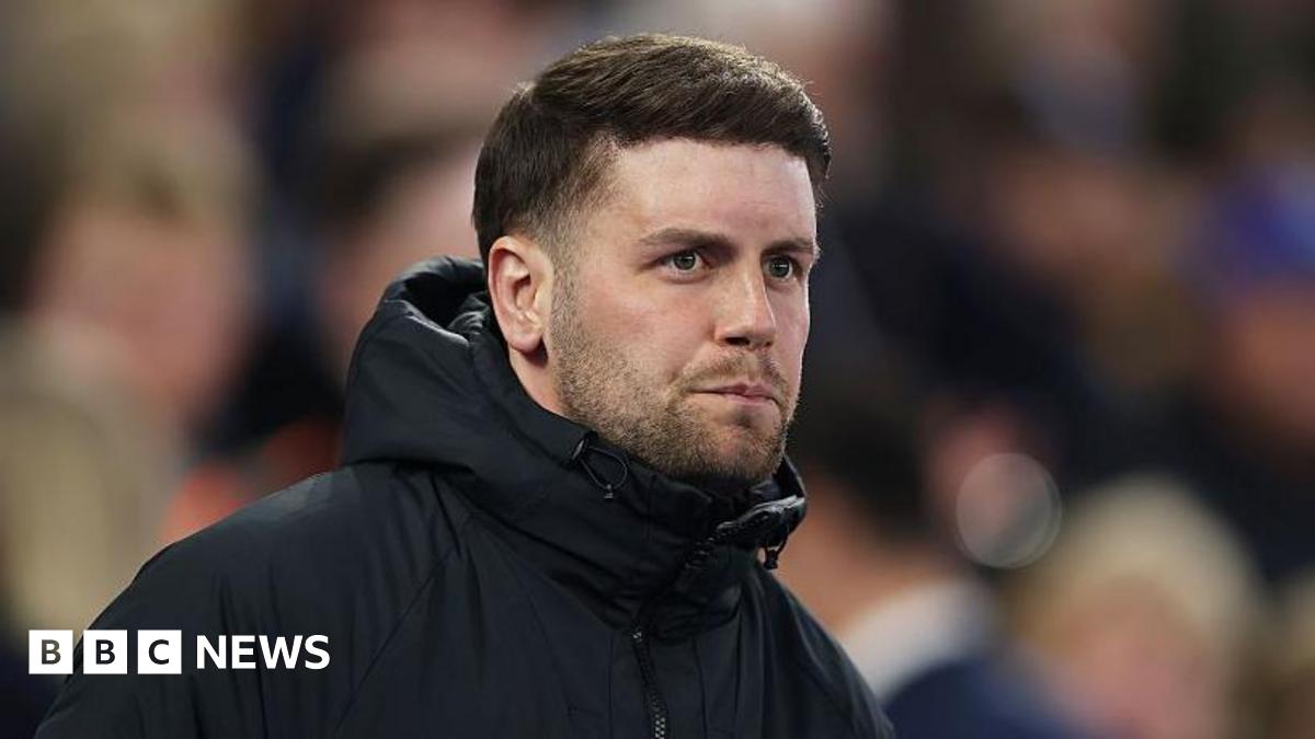 Fabian Hurzeler in a black rain coat.