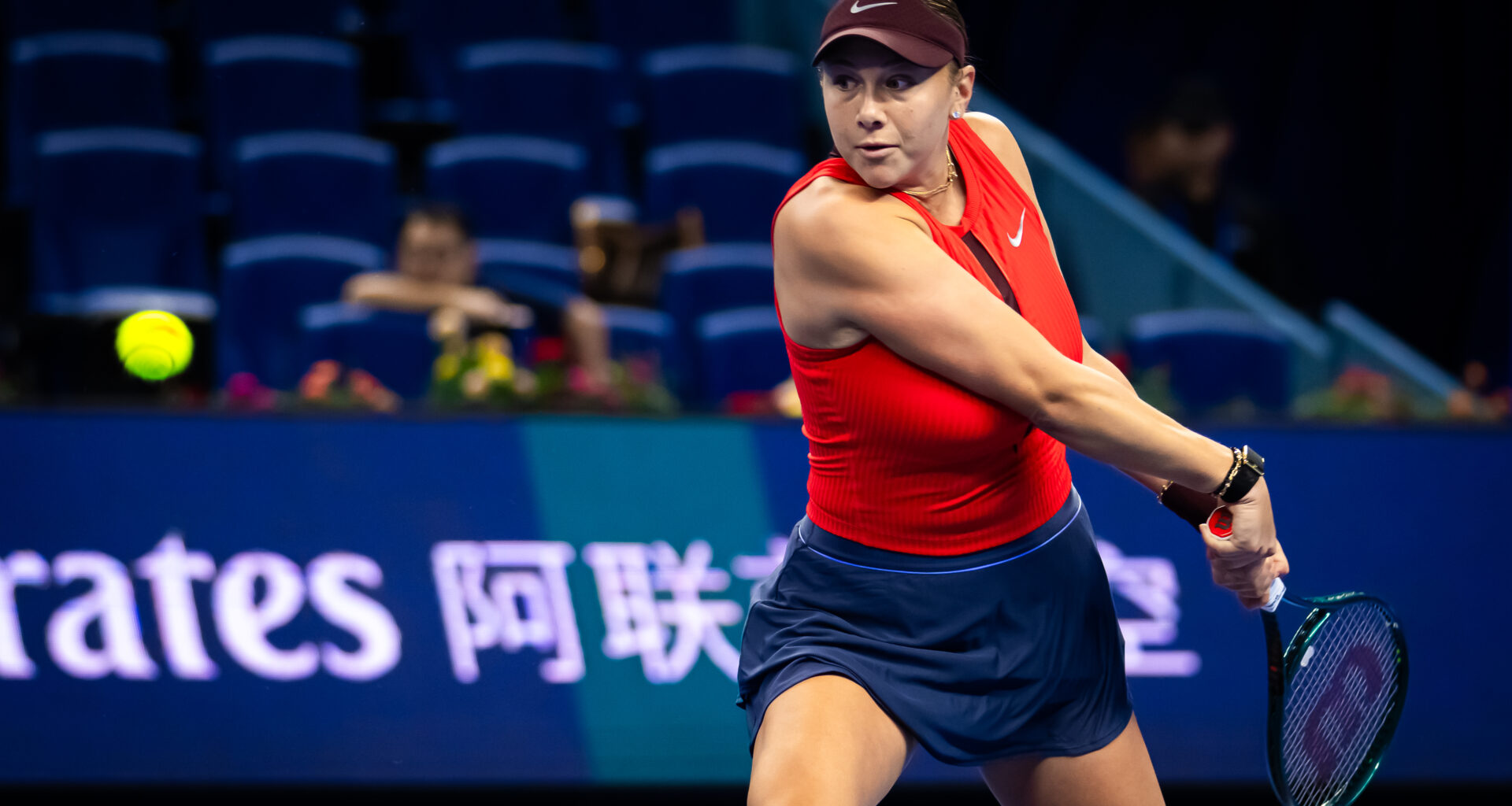 Epic tiebreak pushes Anisimova into Round of 16