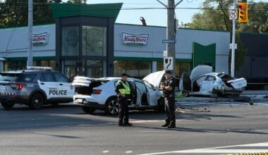 3 injured in crash at Kingston Rd. and Lawrence Ave