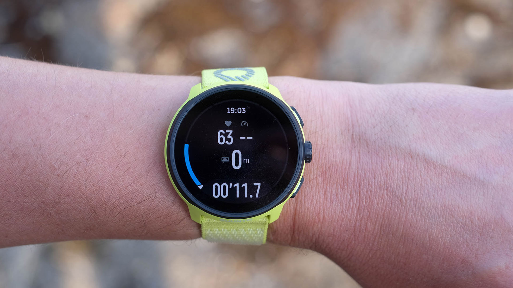A close-up picture of the real-time workout stats in the Suunto Run watch