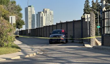 Youth cyclist seriously hurt in SW Calgary crash