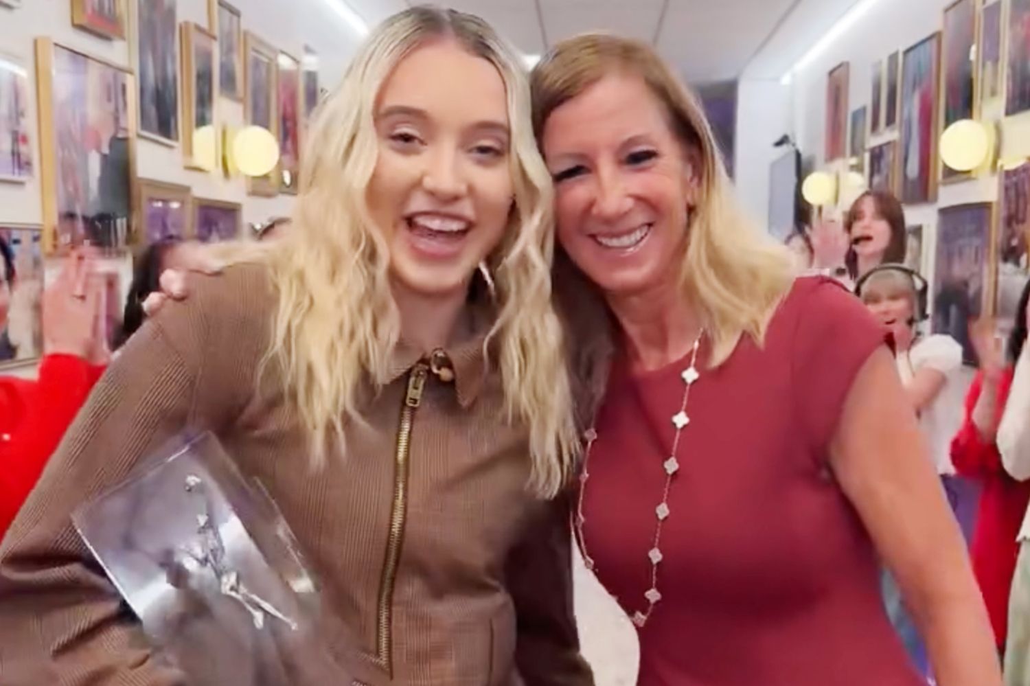 Paige Bueckers Learns She's WNBA Rookie of the Year at "Jennifer Hudson Show"