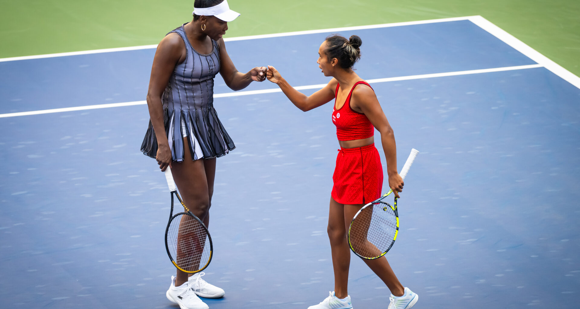 Big shots and bigger grins take Williams and Fernandez to the US Open quarters