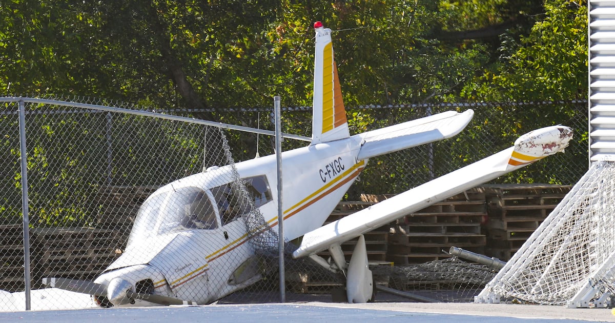 Engine failed on small plane that crash landed in east Toronto: TSB