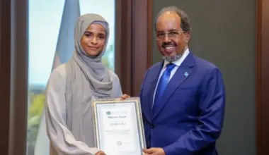 Somalia President Awards Honorary Certificate to renowned Somali Boxing Champion