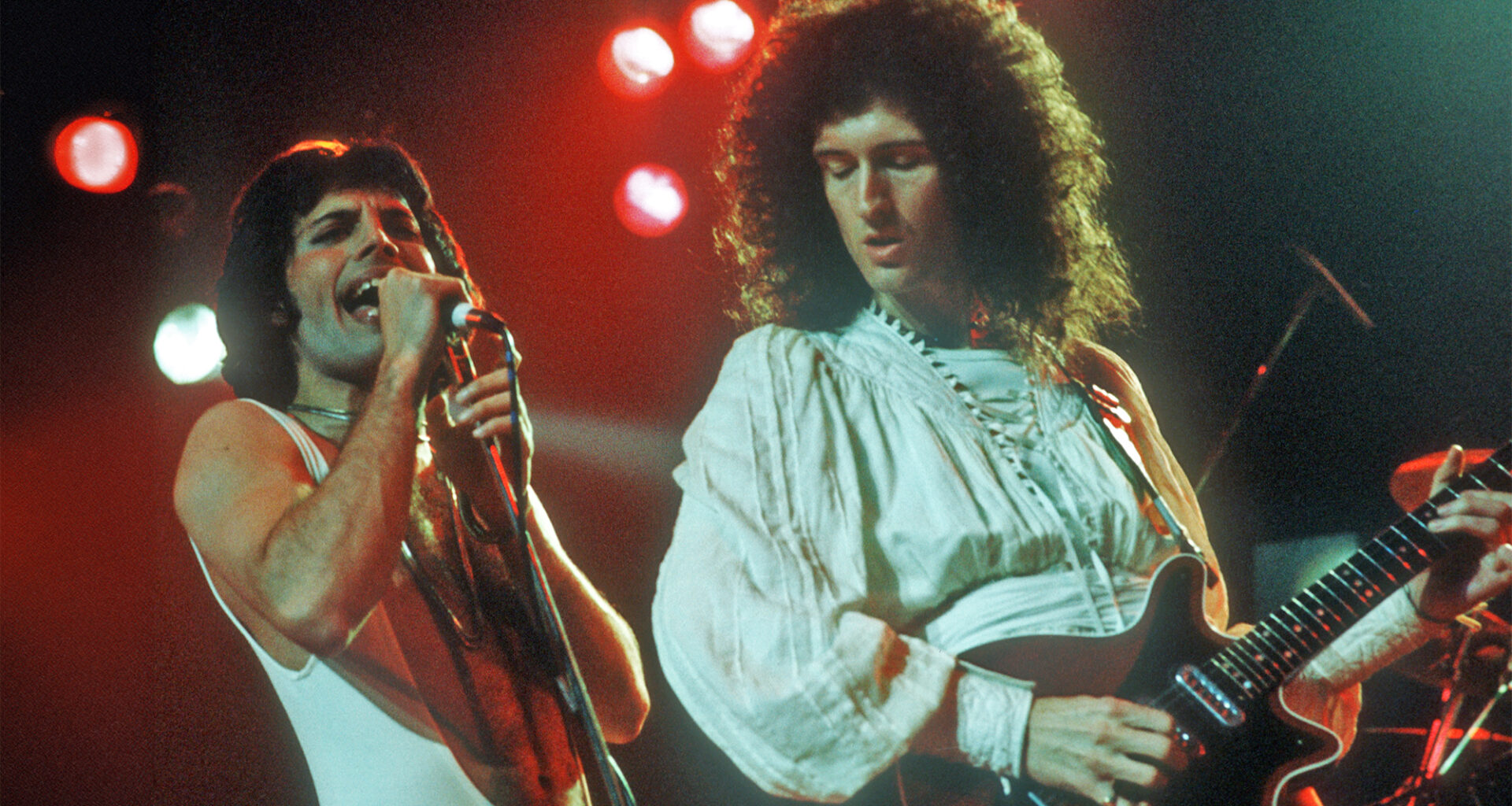 British rock band Queen perform in concert at the Forum on December 22, 1977 in Inglewood, California.