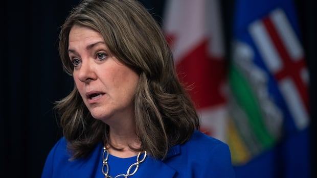 Salaries or staff: Premier says tight budget means teachers face stark choice in bargaining