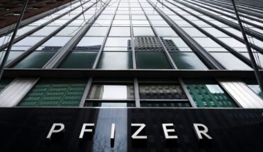 Drug prices: Trump announces ‘TrumpRx’ site for discounted medicine and a major deal with Pfizer