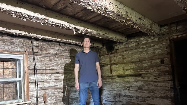 Local history buffs race to save centuries-old log cabin north of Toronto from demolition