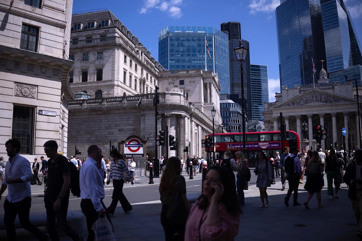 UK Markets Slide as Debt Angst Drives 30-Year Yield to 1998 High