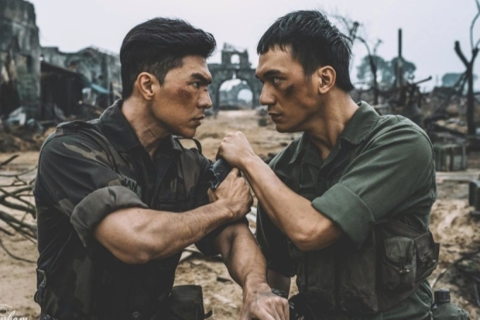 Cuong (right, played by actor Do Nhat Hoang), a Northern revolutionary soldier in Red Rain, with Quang, a South Vietnamese soldier (played by actor Steven Nguyen). Photo courtesy of the Mua Do production team