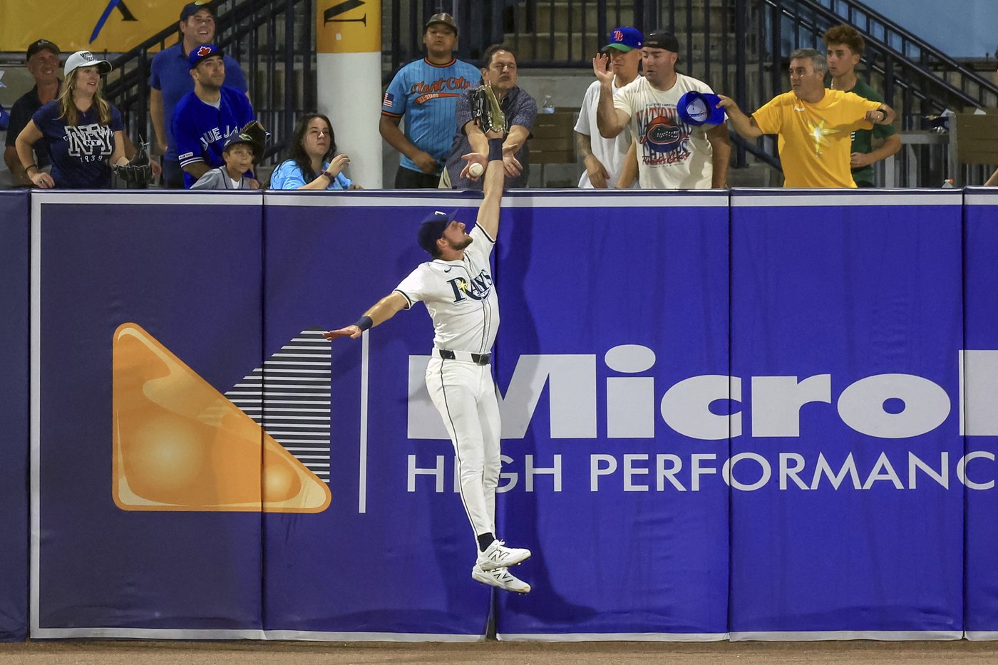 Blue Jays beat fading Rays 6-5 for 6th straight win, close in on AL East title