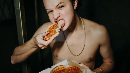 Eating with hands can actually be beneficial for your gut health and improves digestion.(Unsplash)