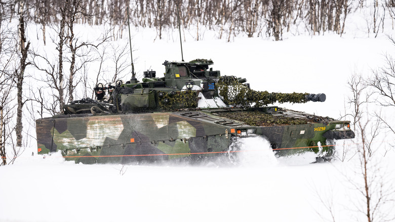 CV90 through snow during trials