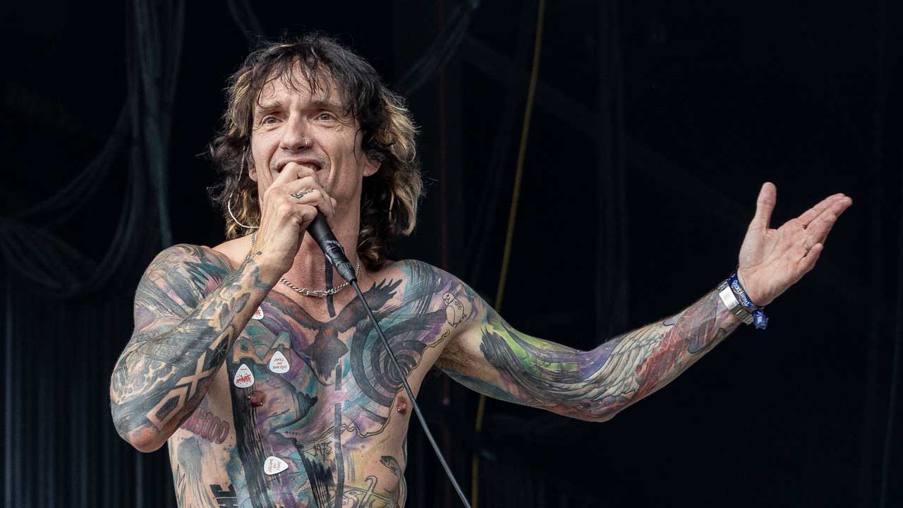 Justin Hawkins onstage