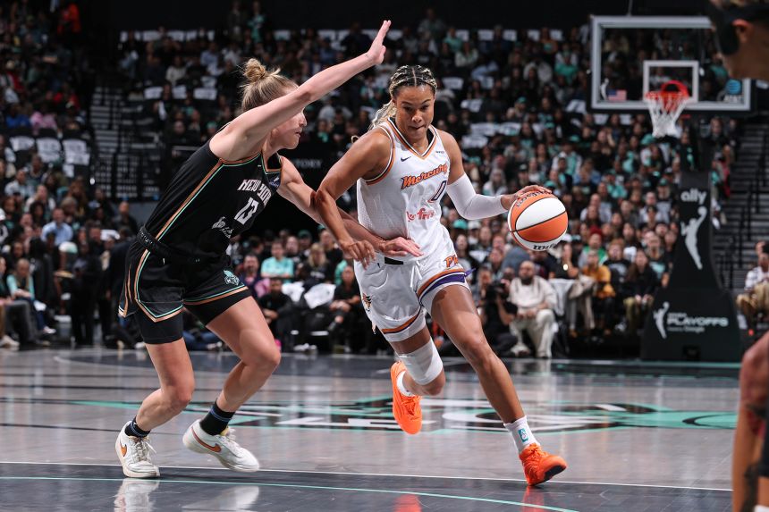 Sabally (No. 0) had a big bounce-back performance to help the Mercury level the first-round playoff series with the Liberty.