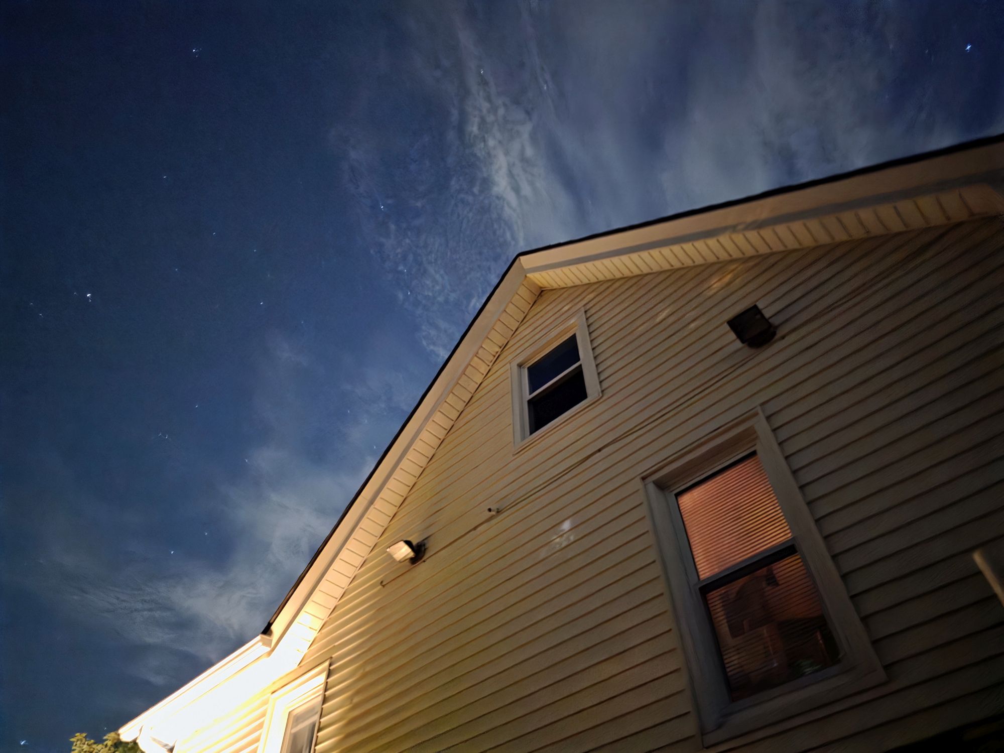 Samsung Galaxy S25 Ultra low light sample.