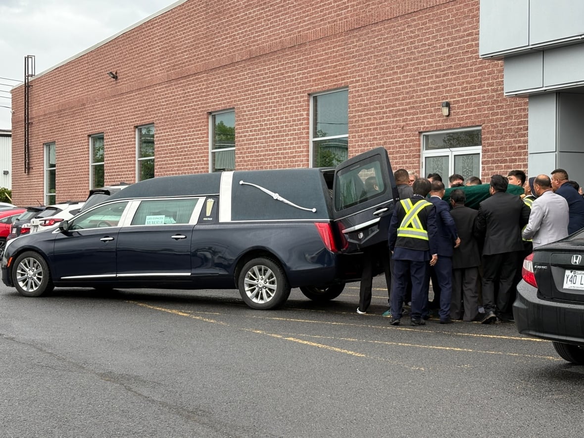 People carrying Nooran's coffin