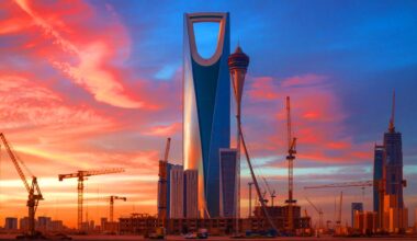 Illustration of the Jeddah Tower rising above the Saudi Arabian skyline.