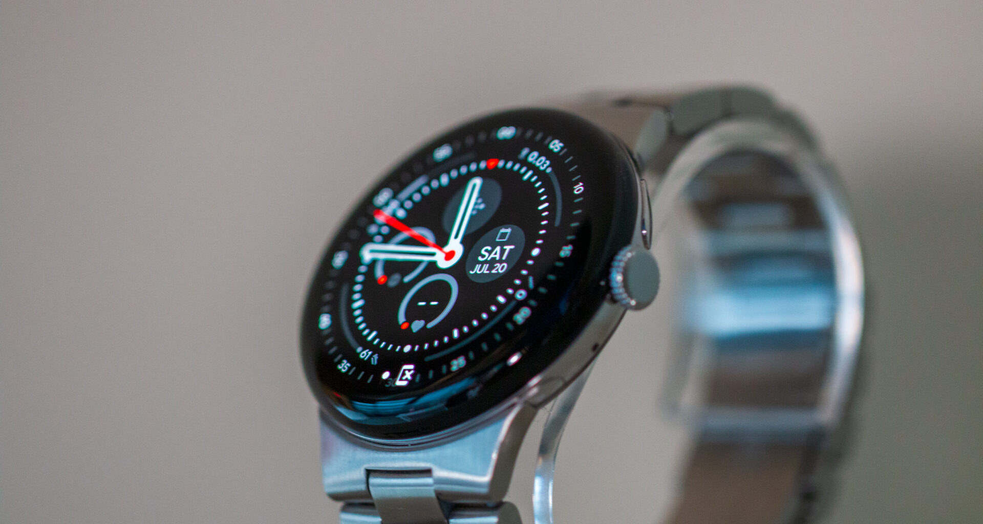 Pixel Watch 3 with Metal Link Band Close-up