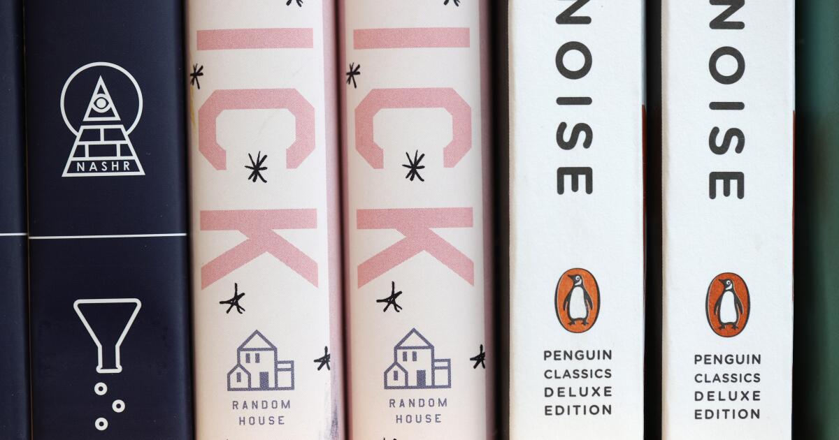 Contributor: Trump's lawsuit against book publisher is a dangerous escalation