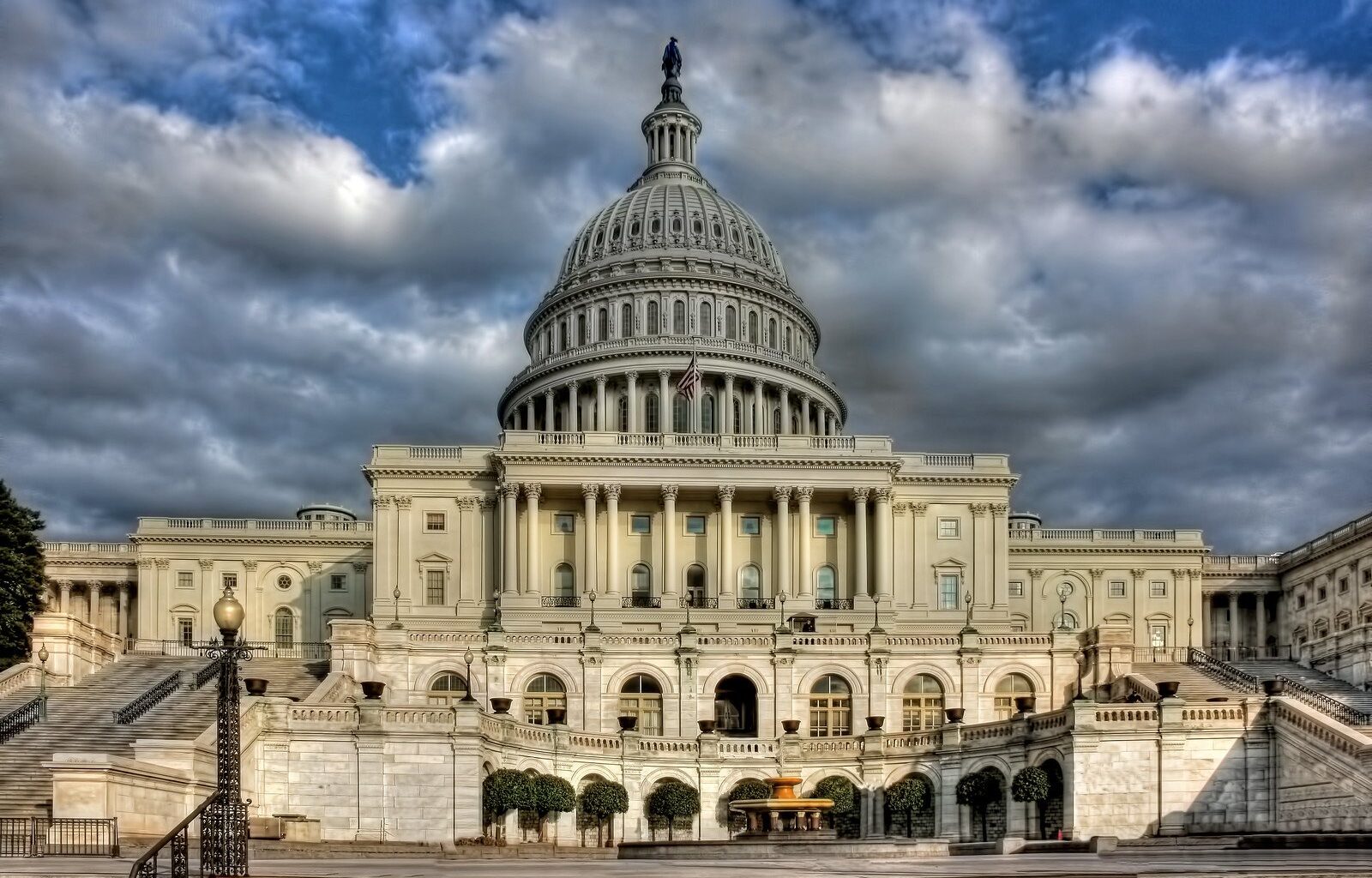 U.S. Shutdown Odds Surge, Markets Brace for Volatility