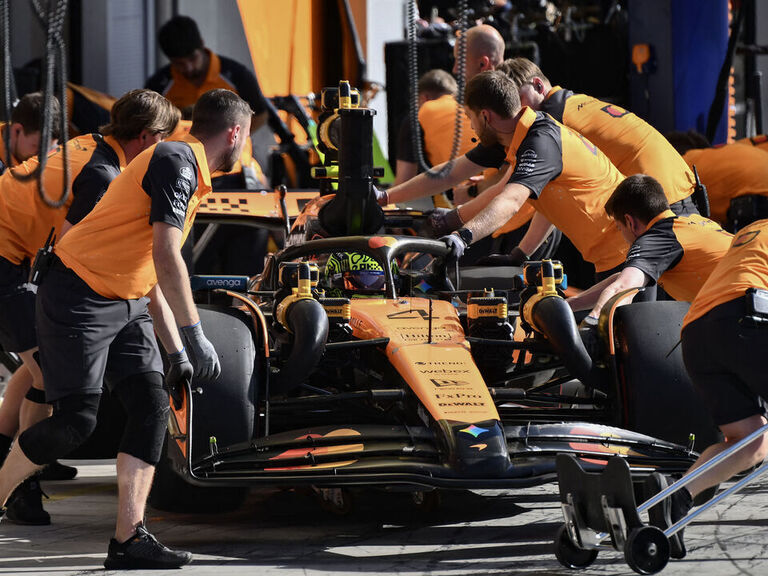 McLaren has serious problem with pit stops