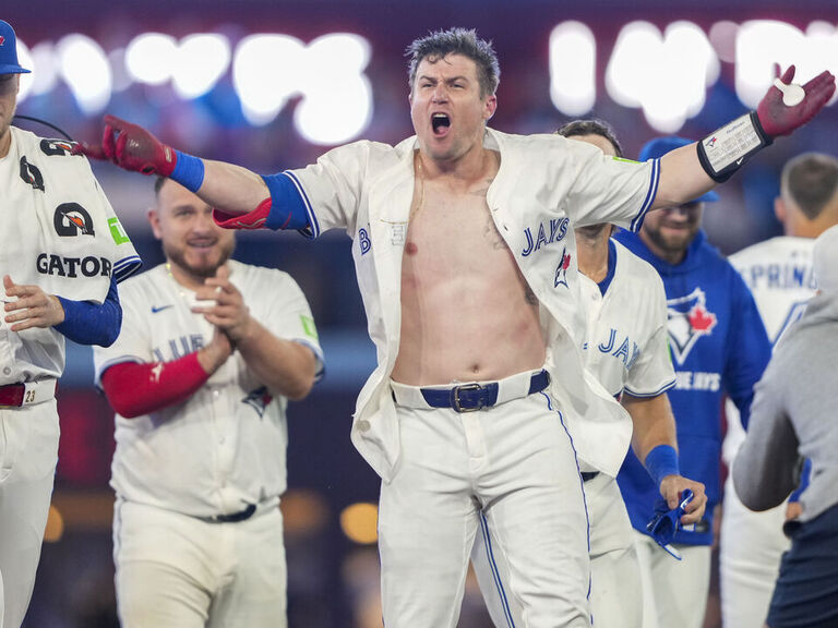 Blue Jays storm back to walk off Astros in 10th