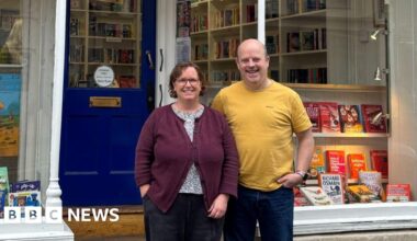 'Stewards' of Wotton-under-Edge bookshop celebrate 75 years