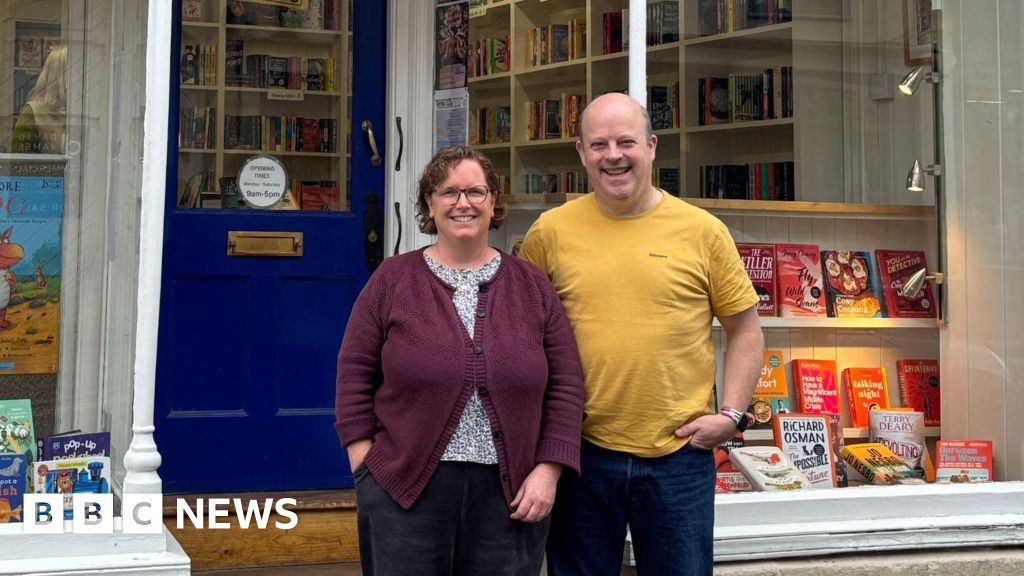 'Stewards' of Wotton-under-Edge bookshop celebrate 75 years