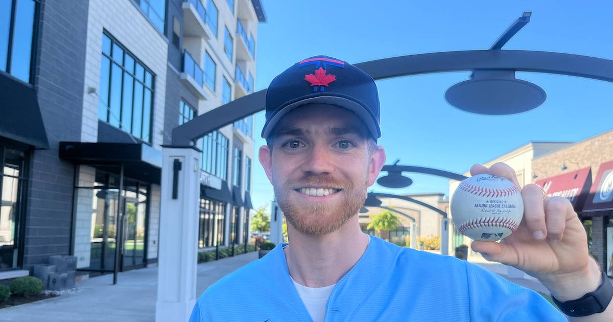 Toronto Blue Jays fan from St. Catharines catches Vladdy's grand slam