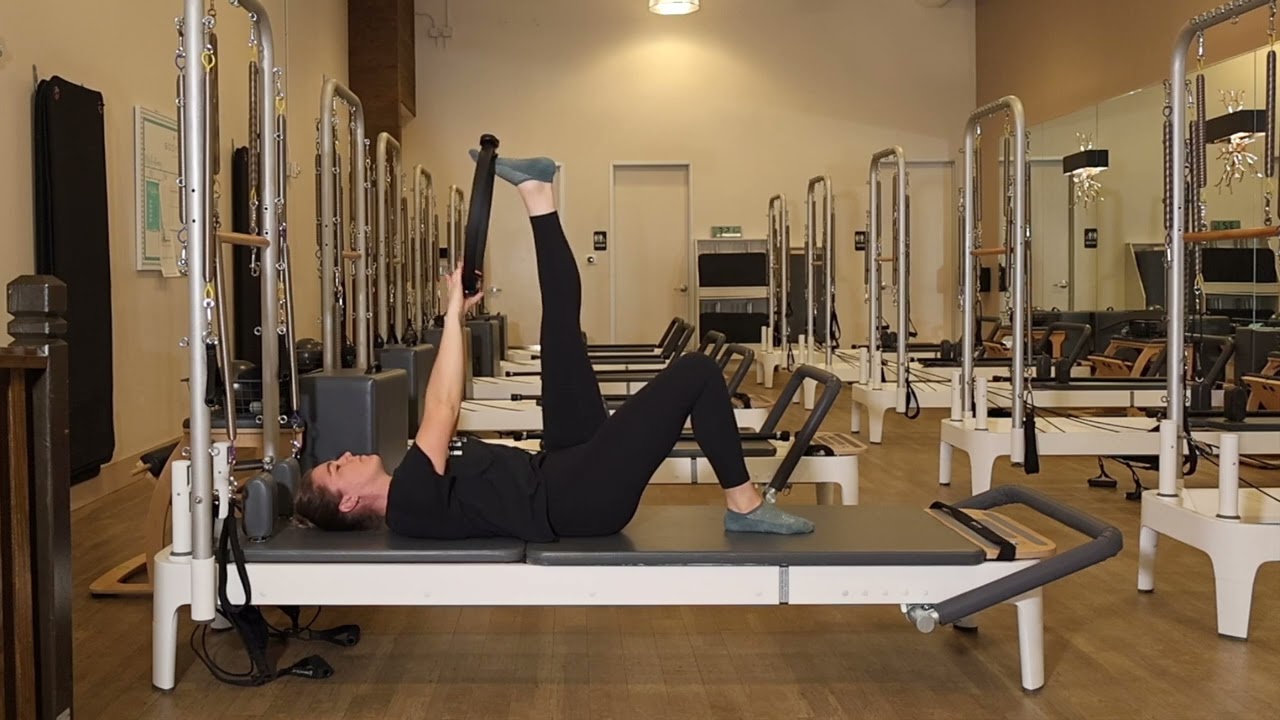 Dynamic Inner Thigh & IT Band Circle Stretch - YouTube