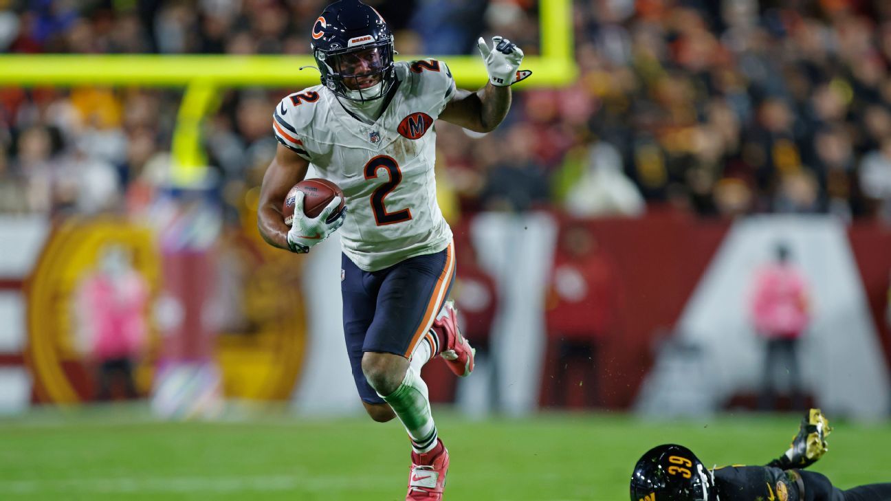 Bears' DJ Moore back in Chicago after spending night in hospital
