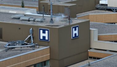 Ontario hospitals told to find savings; ministry doesn't rule out service cuts