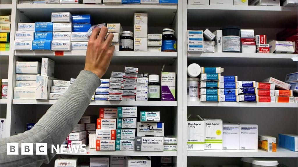 Pharmacists warn of struggle to 'keep the lights on' over funding