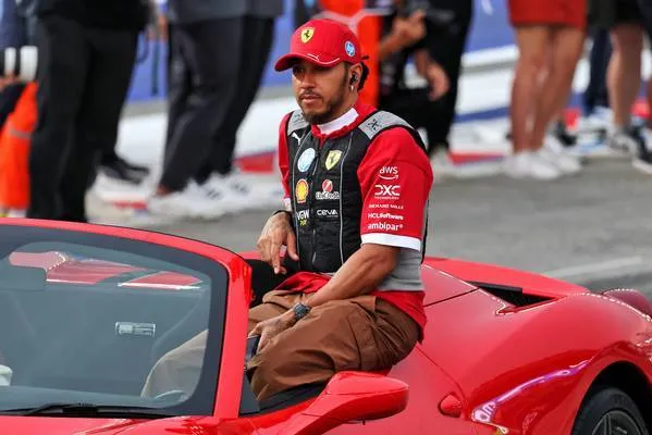 lewis-hamilton-singapore-gp-jpg