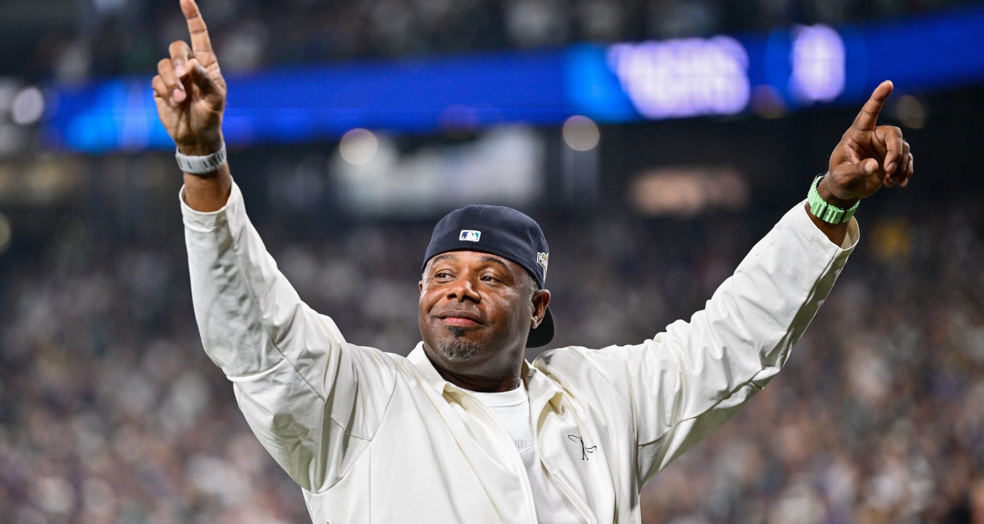 Ken Griffey Jr. Makes Iconic Entrance to Mariners vs. Tigers ALDS Game 5 on Video