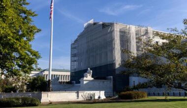 Trump asks Supreme Court to OK National Guard deployment in Chicago