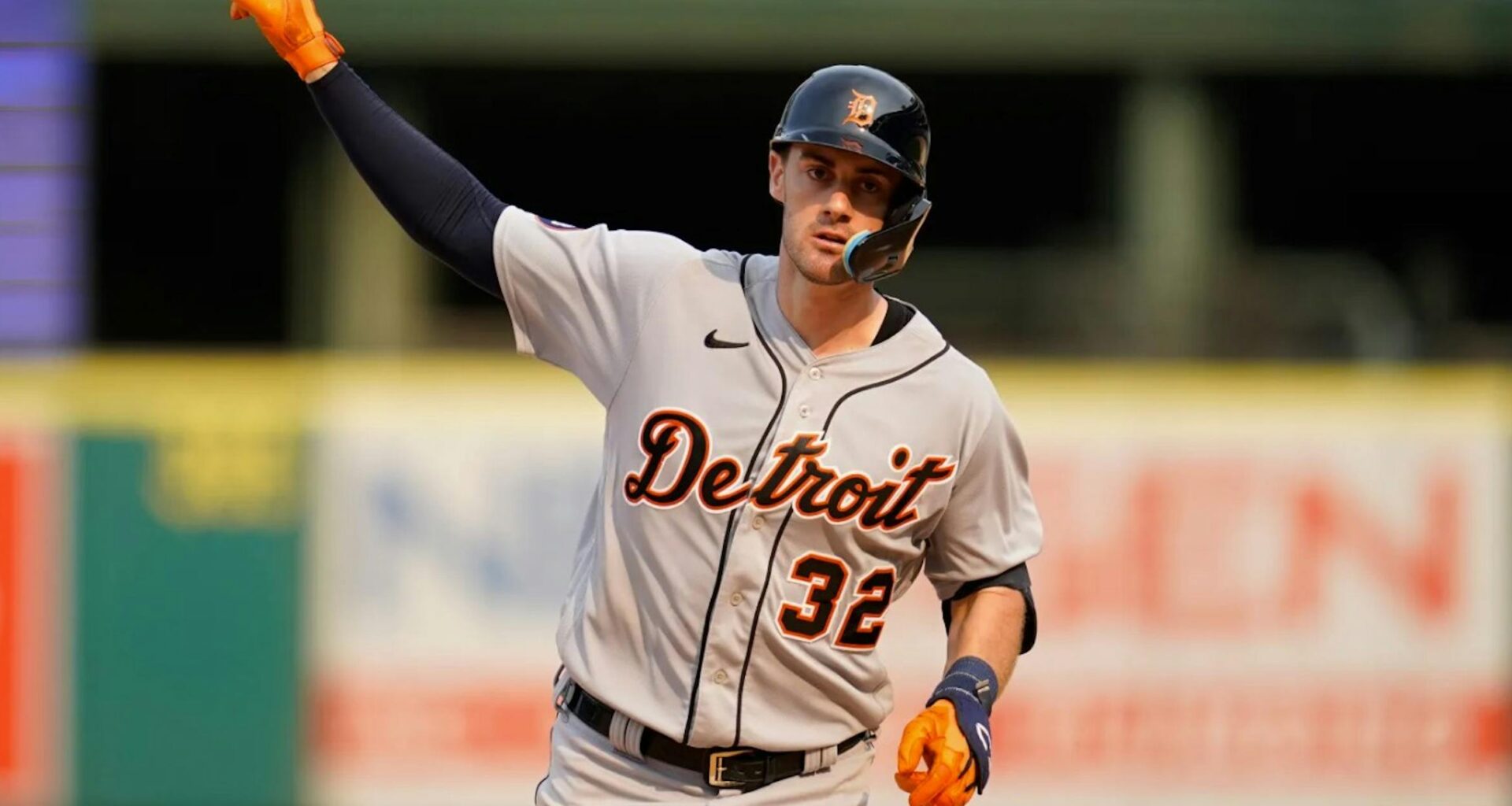 Twins add utilityman Kreidler; Punto is in manager mix