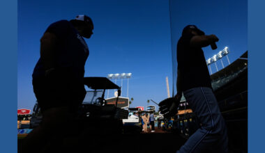 Dodgers manager Dave Roberts had flight delay getting home from Toronto after World Series Game 2
