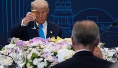 Trump, Carney appear to exchange pleasantries at APEC summit dinner