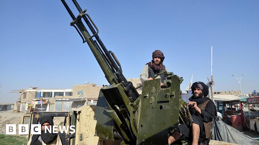 Afghan Taliban and Pakistan claim many dead in new border clashes