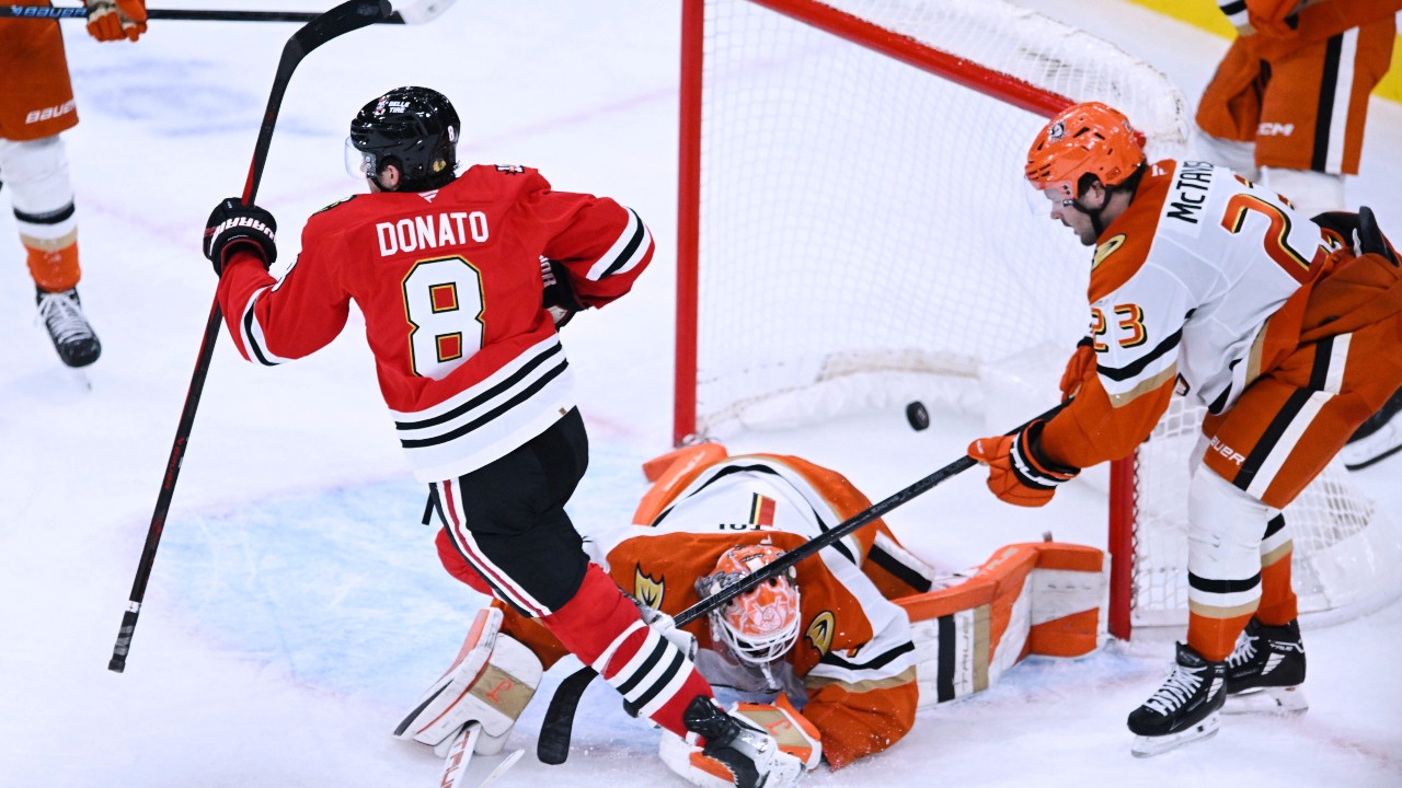 Donato scores in OT, Blackhawks edge Ducks in Quenneville's return to Chicago