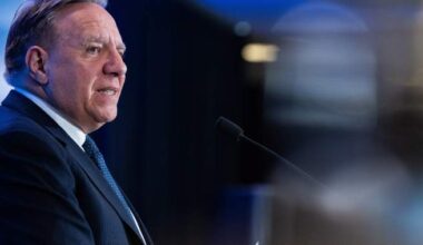 Legault vows to stay the course despite new poll showing collapse in support - Montreal