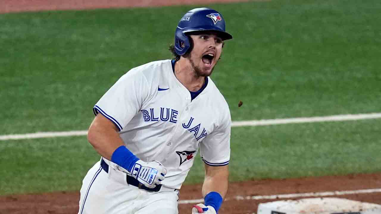 Barger provides 'swing of the game,' powers Blue Jays' offence