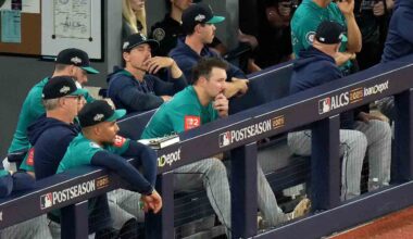 Mariners waste late lead, remain only team without World Series trip