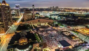 mississauga celebration square shows toronto blue jays world series games.