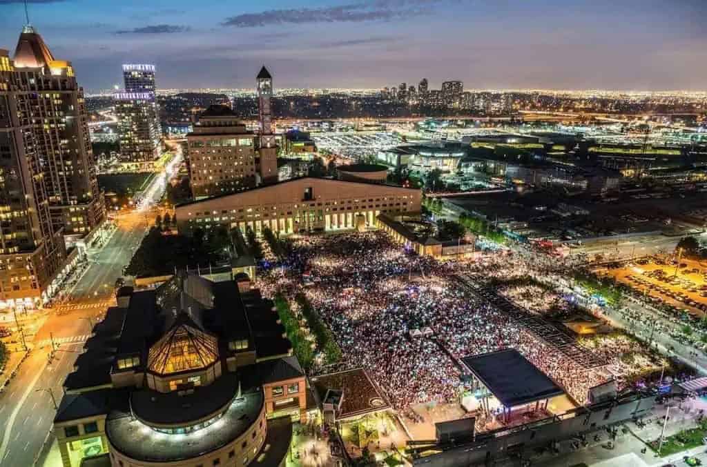mississauga celebration square shows toronto blue jays world series games.
